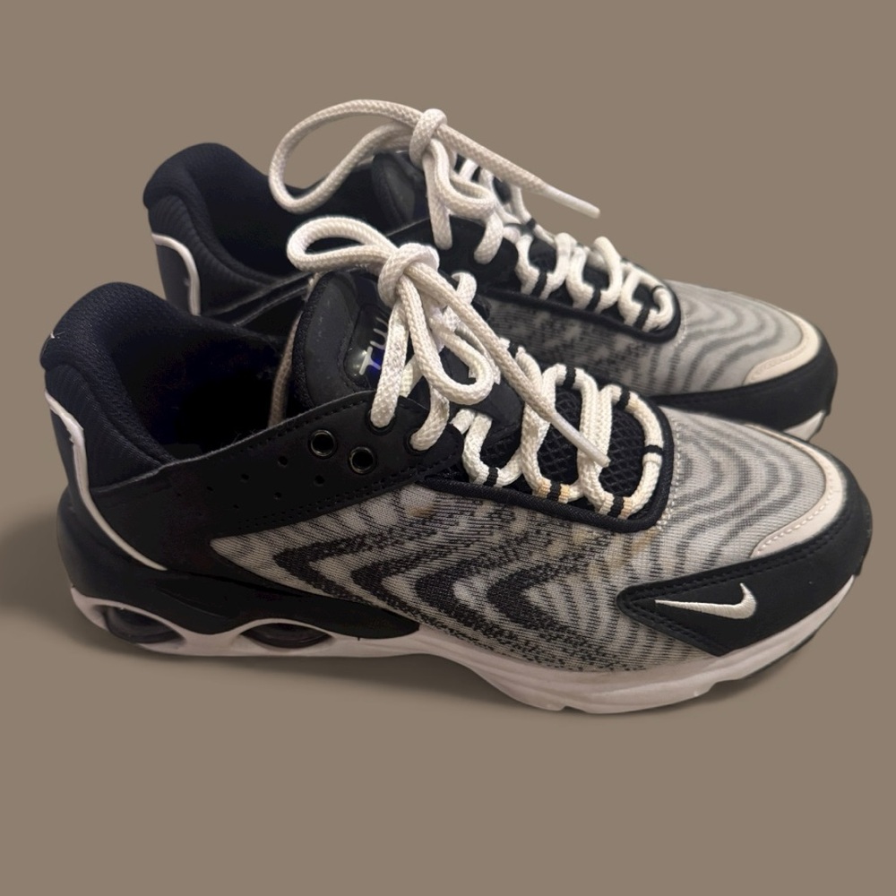 Nike Air Max Black and White Sneakers/tennis shoes